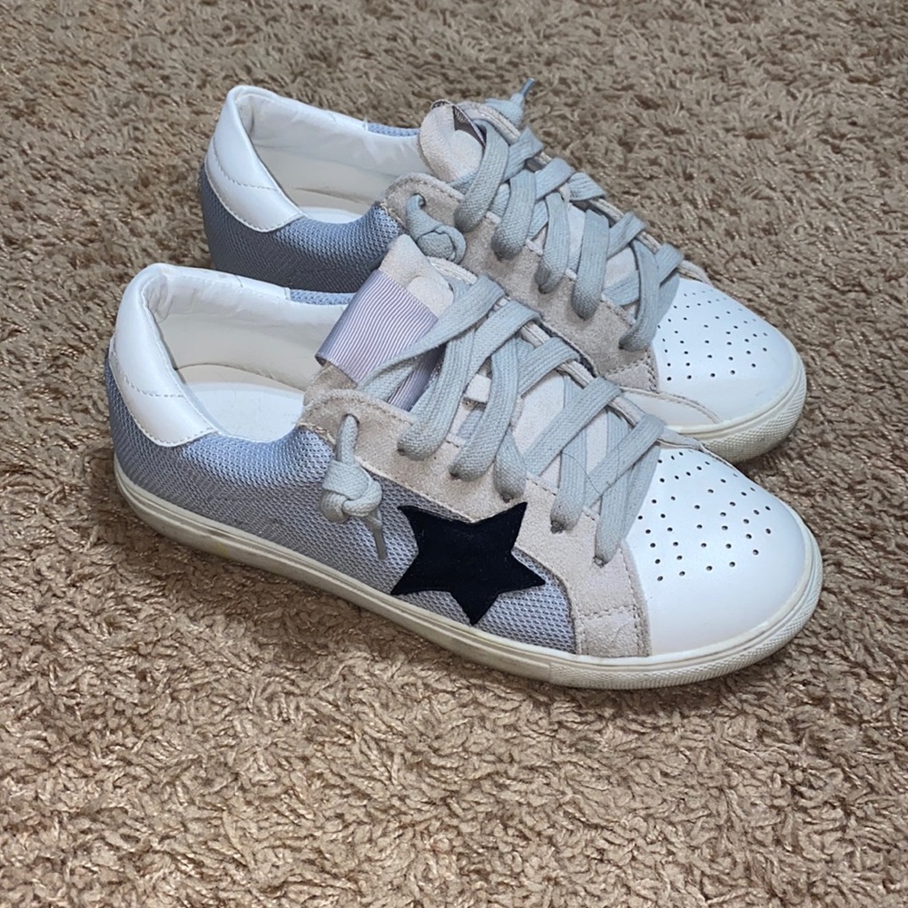 Cute Sneakers for on the go size 6.5